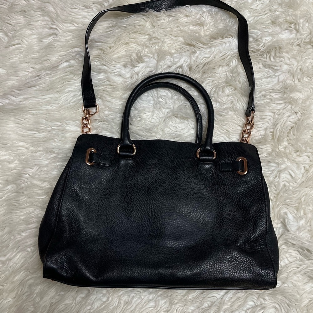 MICHAEL Michael Kors Black Leather Shoulder Bag with Rose Gold Hardware - Picture 2 of 7